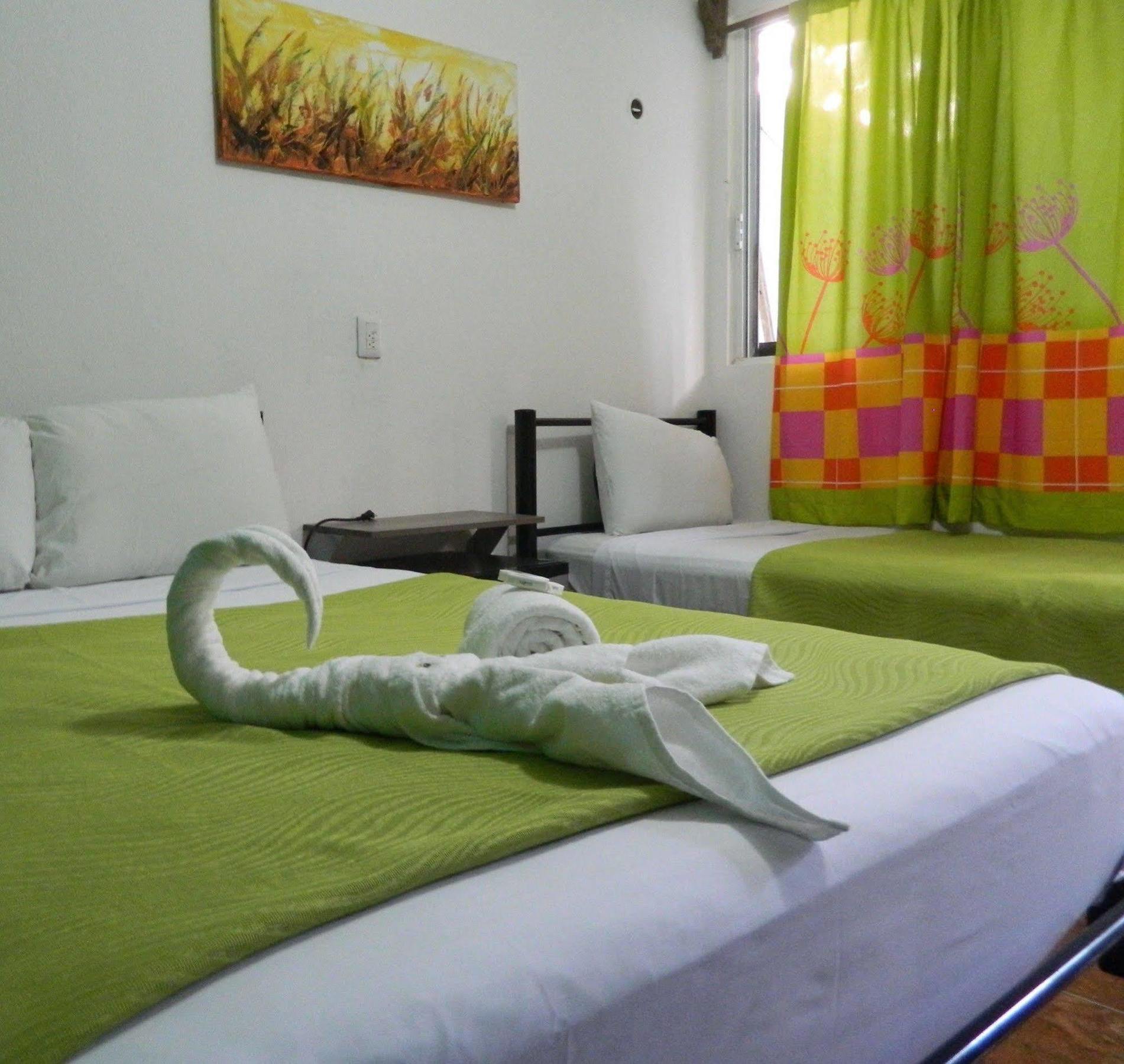 Emotion Avenida Tulum Hotel & Hostal Екстериор снимка